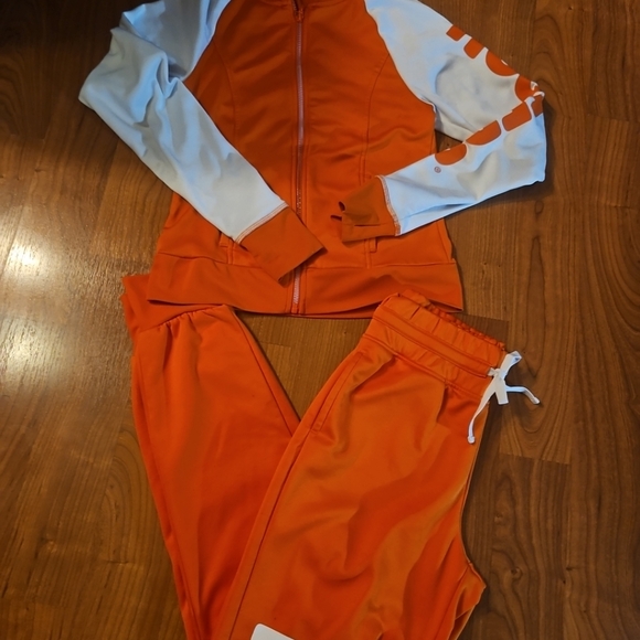 Small Vintage Hooters Tracksuit - Picture 2 of 10